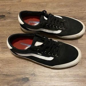 Black and white vans chima pro 2